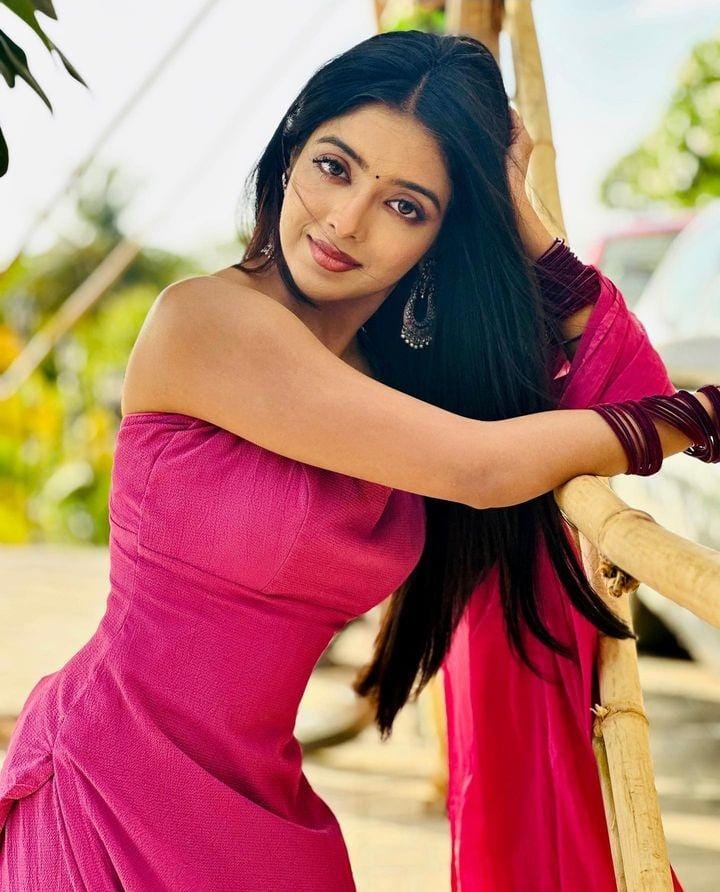Aankh Michouli_Khushi Dubey (1)
