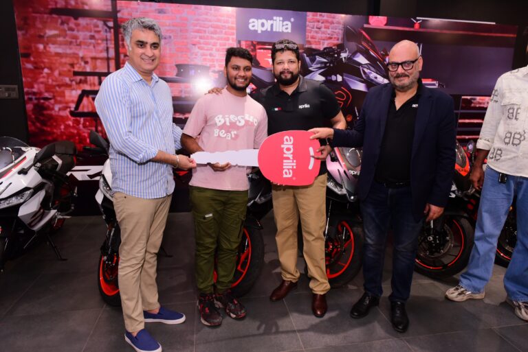 Piaggio India unveils Jaipur's first Motoplex showroom and commencies deliveries of the Aprilia RS457 (4)