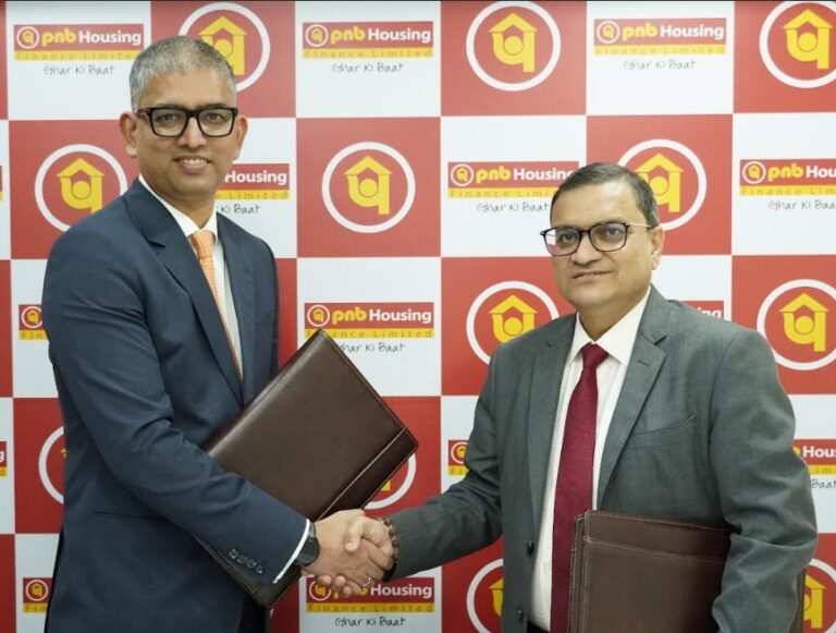 Mahesh Misra, MD & CEO, IMGC, with Ajai Shukla, MD & CEO, PNB Housing Finance