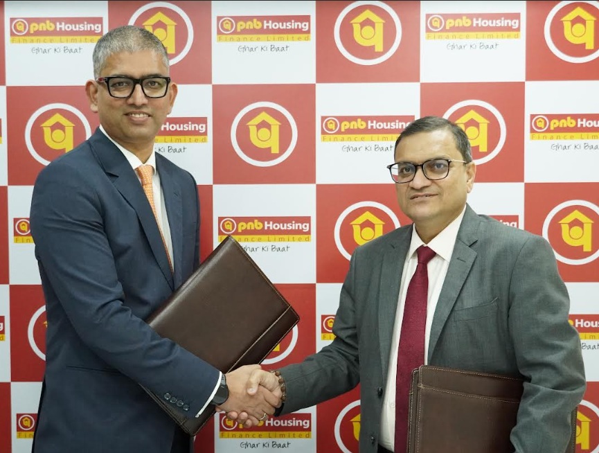 Mahesh Misra, MD & CEO, IMGC, with Ajai Shukla, MD & CEO, PNB Housing Finance